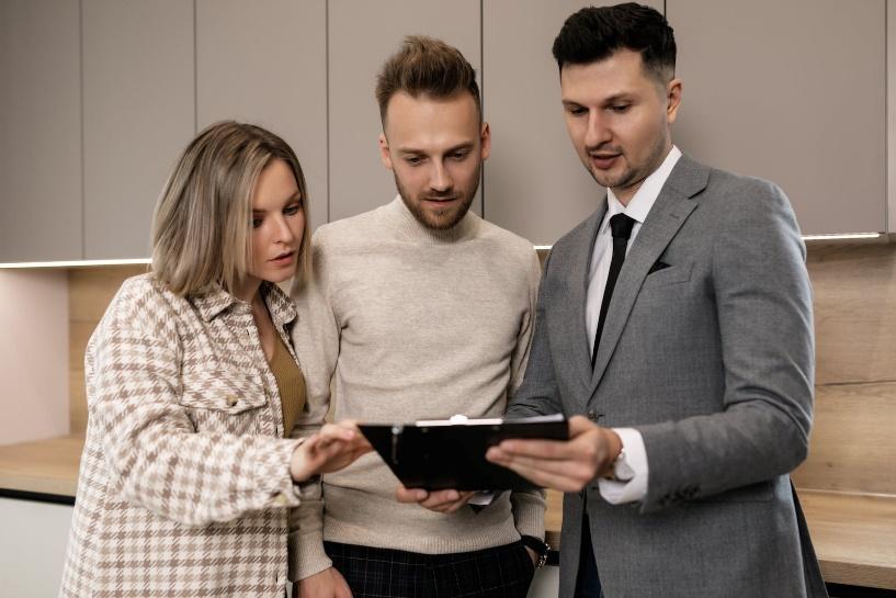 Rental discussion with tenants